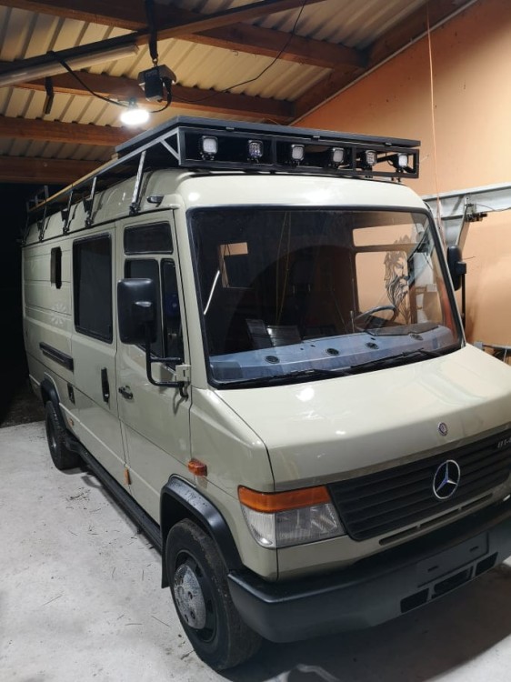 Lüftungsgitter Frischlüfter für die Fahrerhaustüren Mercedes Vario ( set / 2 ).jpg