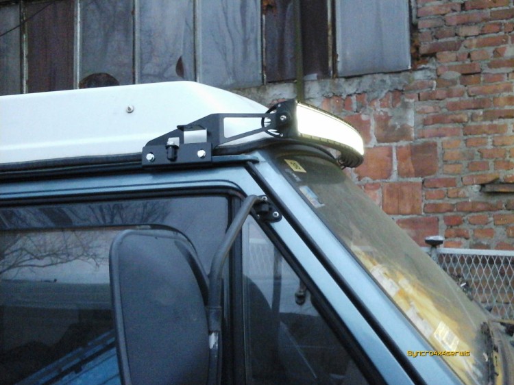 Halter Lightbar Regenrinne LED-bar 52'' VW T3 / T25.jpg