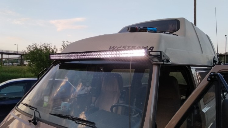 Halter Lightbar Regenrinne LED-bar 52'' VW T3 / T25.jpg