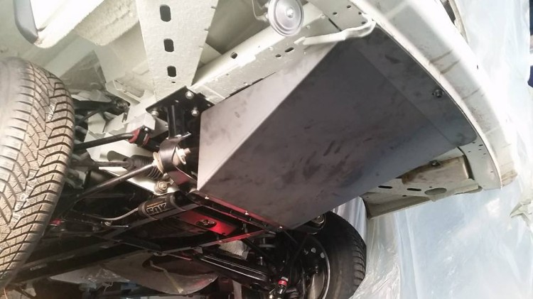 vordere Unterfahrschutzplatte vw T3 Syncro.jpg
