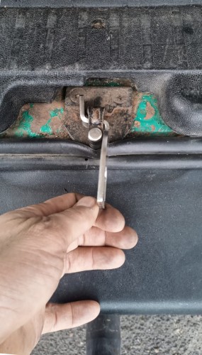 Airlock Heckklappenaufsteller VW T4 / T5 / T6.jpg