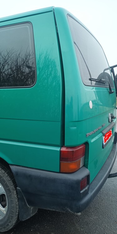 Airlock Heckklappenaufsteller VW T4 / T5 / T6.jpg