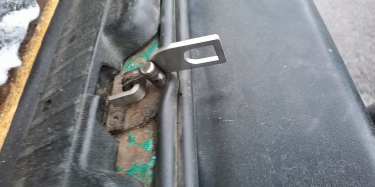 Airlock Heckklappenaufsteller VW T4 / T5 / T6.jpg