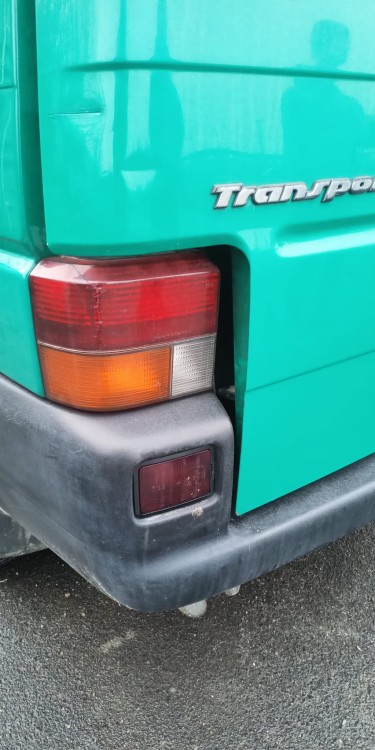 Airlock Heckklappenaufsteller VW T4 / T5 / T6.jpg