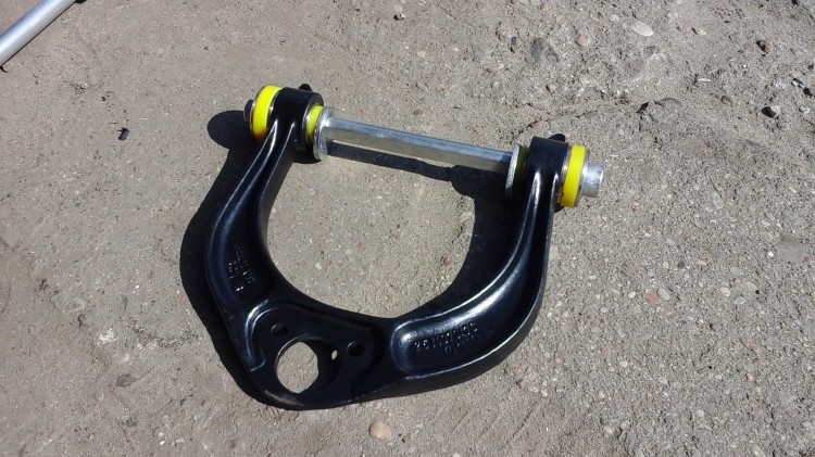 vordere obere Querlenkerbuchsen vw T3 251407077.jpg